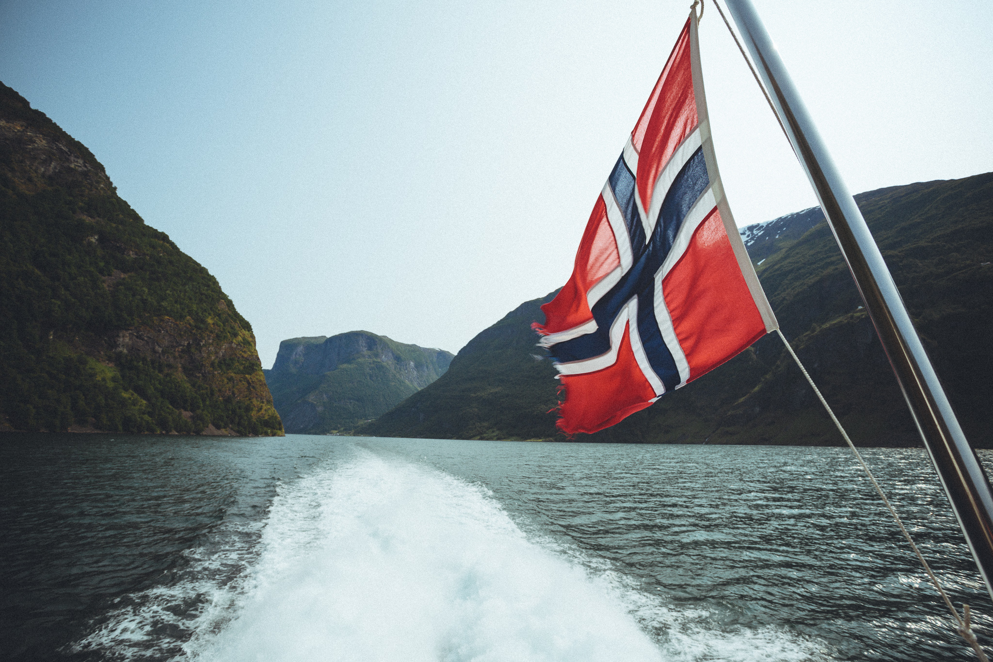 Включи норвегию. Флаг Норвегия. Норвегия флаг фьорды. Флаг Норвей. Флаг Осло.